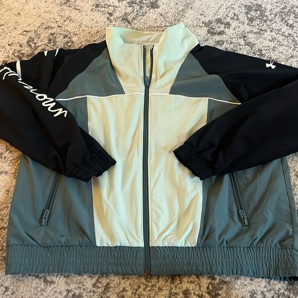 Under Armour windbreaker - Picture 3 of 11